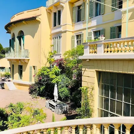 Luxury, Luminous Sea & Mountain Views Apartament