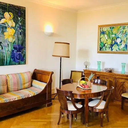 Luxury, Luminous Sea & Mountain Views Apartment